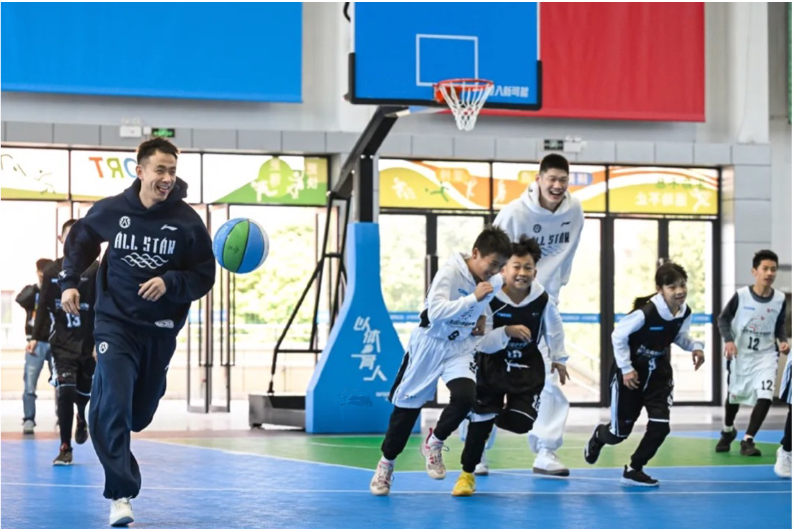 kaiyun.com-胡金秋赵继伟走进校园 CBA全明星场外也温暖